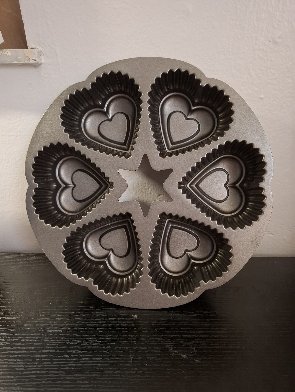WILTON Heart-Shaped 6 Cavity Mini Bundt Cakes Cast Aluminum